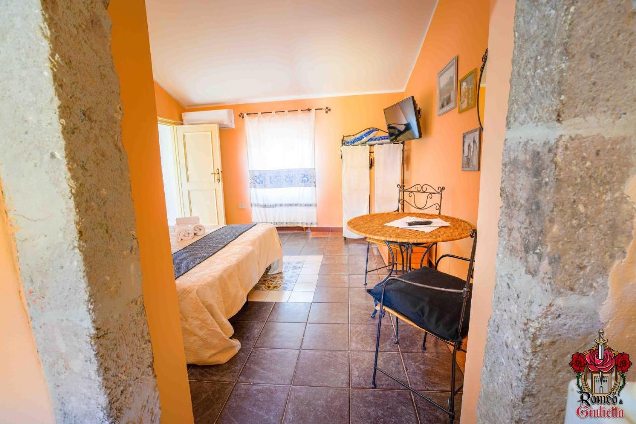 Romeo & Giulietta Rooms Bosa Ngoại thất bức ảnh
